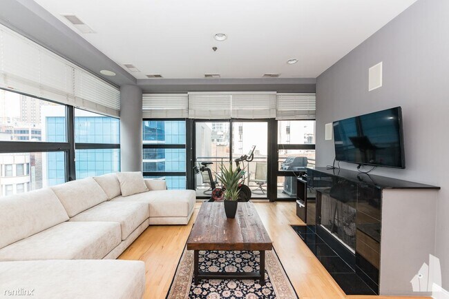 Photo - 2 br, 2 bath Condo - 101 W Superior St