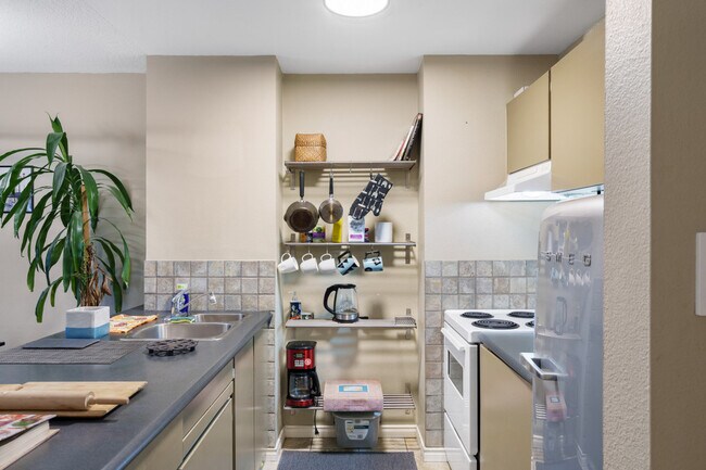 Photo - 1350 Burrard St Unit ID1341840P