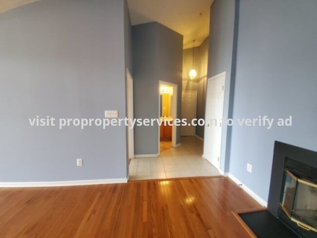 Photo - Beautiful Top Floor Garden Condo In Frederick Unidad M