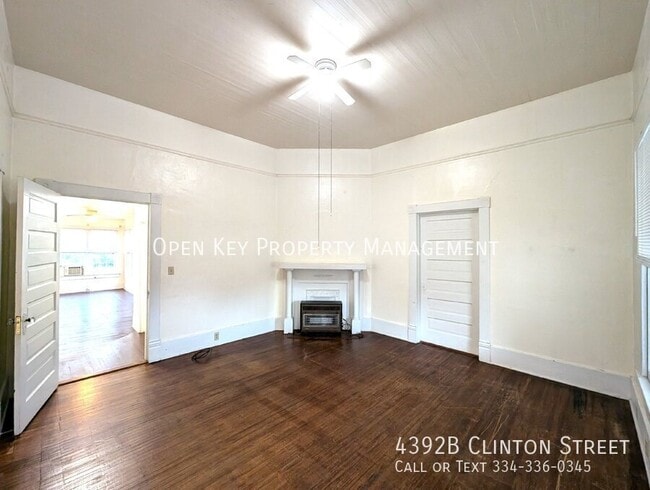 Photo - 4392 B Clinton St