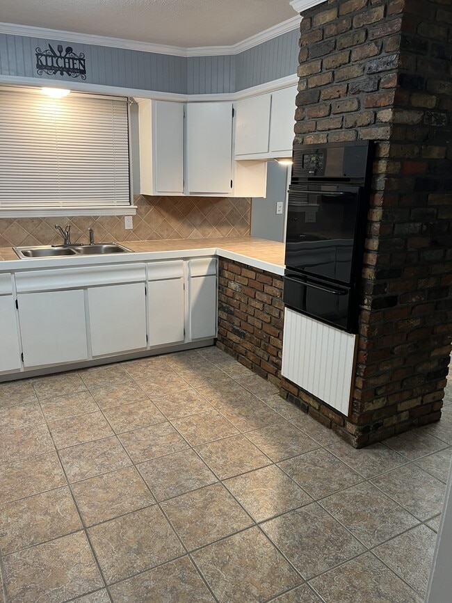 Photo - 2501 Havard Rd