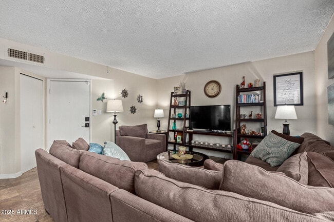 Photo - 8155 E Roosevelt St Unidad 112