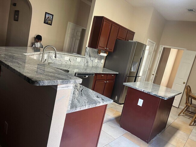 Photo - 7916 Salmon Run Way