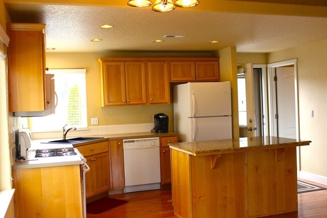 Photo - Charming Single-Level Bend Home with New Carpet and Big Yard