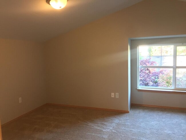 Photo - Beautiful 3 beds/ 2 bath townhome for rent !