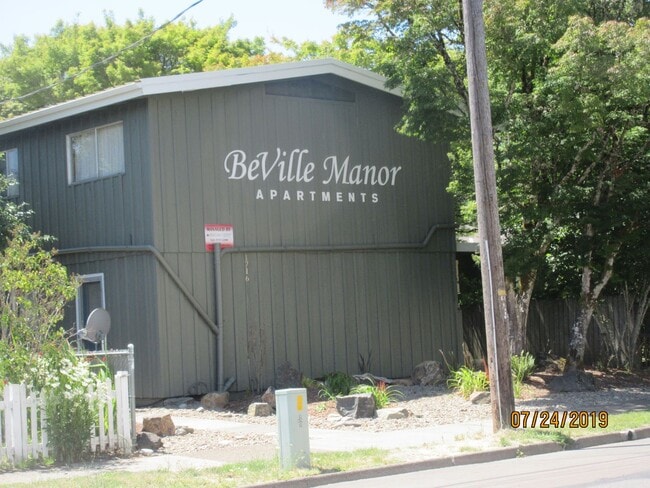 Building Photo - (248) BeVille Apartments - 1 Bedroom / 1 ... Unit 275 (R)