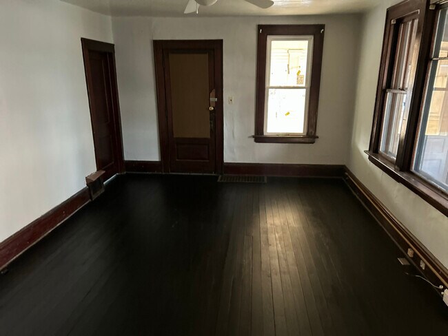 Photo - 491 Allyn St