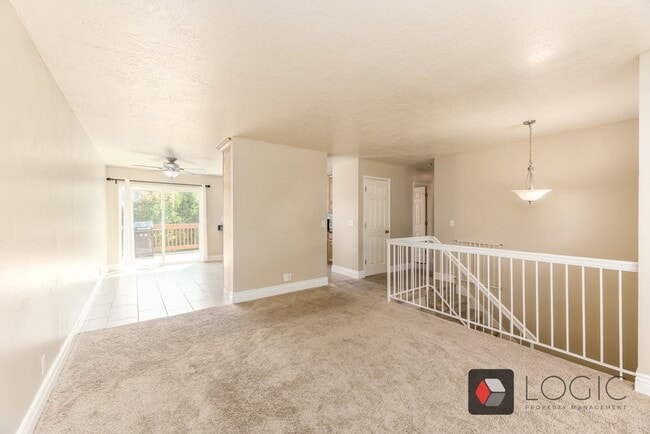 Photo - 835 W 2400 N St