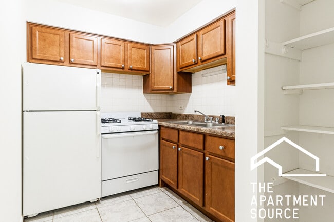 Building Photo - 540 W Roscoe St Unit 273