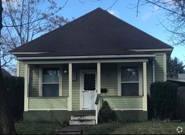 Building Photo - Two Bedroom, One Bathroom House with Fence...