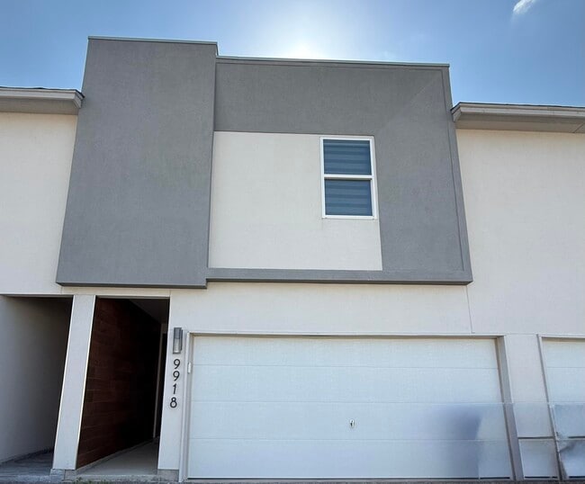 Building Photo - 9918 Kaspar Dr Unit 9918