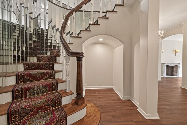 Building Photo - 7937 Woodway Dr