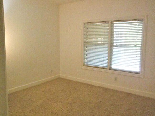 Photo - 5005 N Edgewood Dr