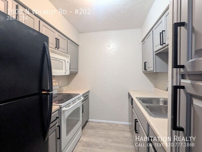 Photo - 1600 N Wilmot Rd Unit #202