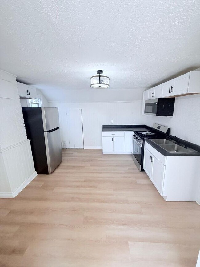 Photo - 2604 W 27th St Unidad Up