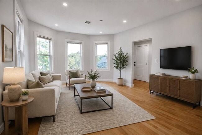 Photo - 9 Wenham St Unit 3