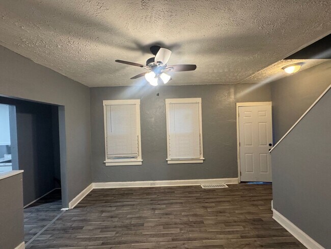 Photo - 6107 Fullerton Ave Unidad 6107 Fullerton Ave- Back