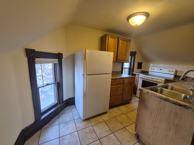 Building Photo - 763 Tuscarora Ave W Unit 2