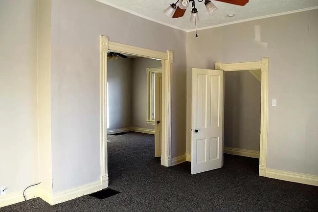 Photo - 910 Avenue B