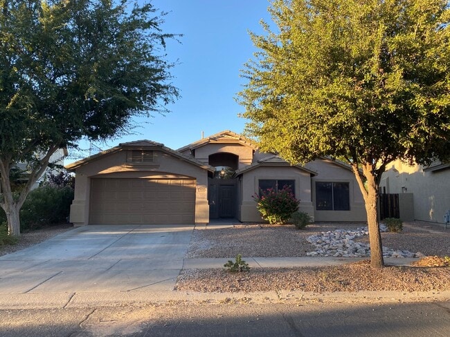 Photo - Enjoy Golf Course Living: Refreshed 4-Bedr...