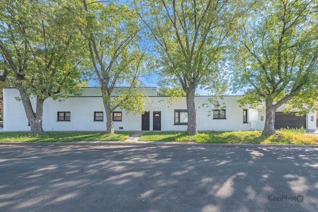 Building Photo - 6259 W Peterson Ave Unit 1R