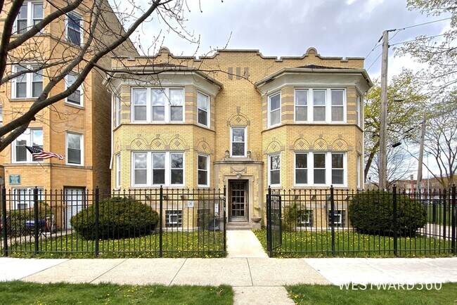 Building Photo - 3722 W Wilson Ave Unit 1E