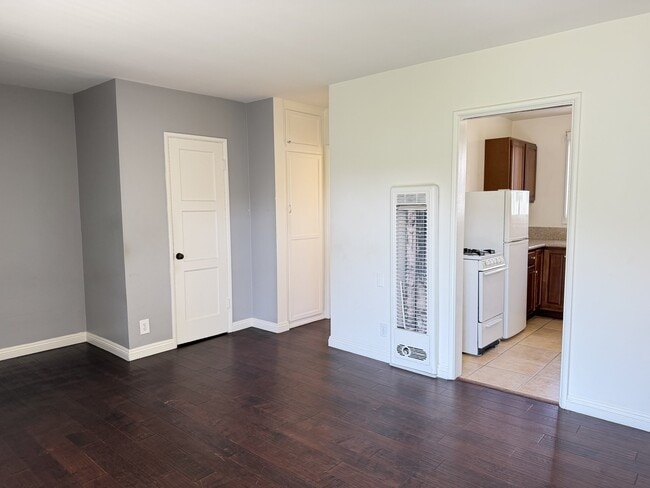 Photo - 4712 Elmwood Ave Unidad 7