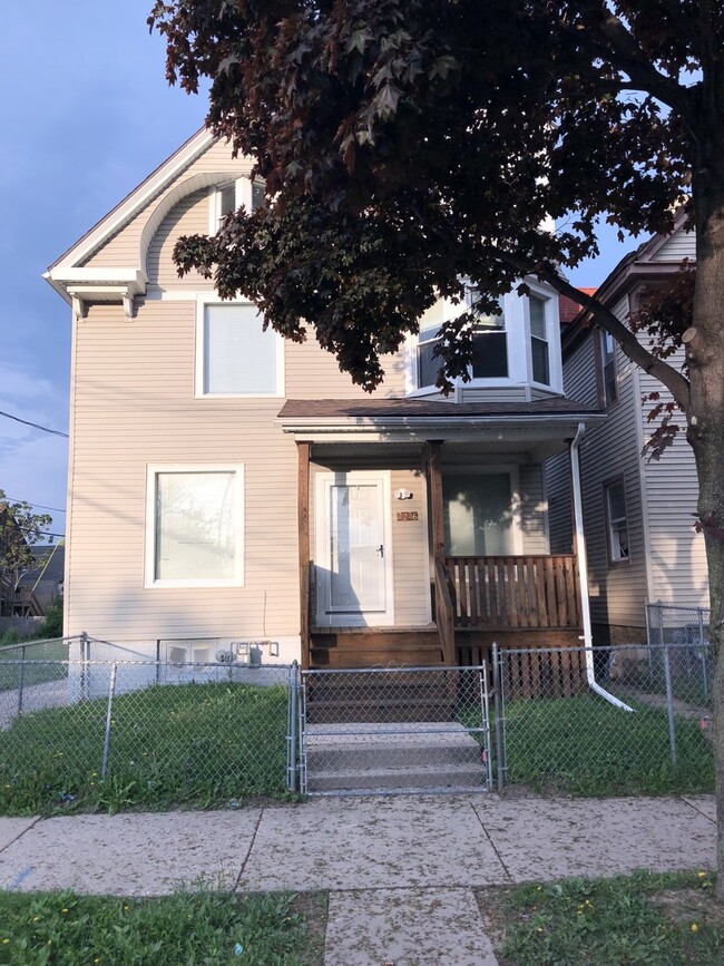 Photo - Updated 5BR/1.5BA Rent to Own Single Family Home