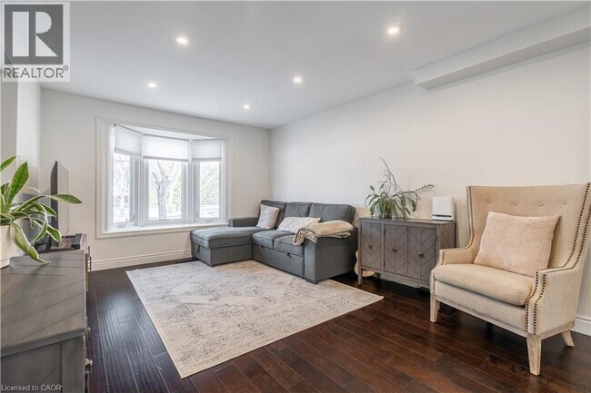 Photo - 5042 Brady Ave