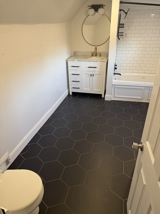 Photo - 553 Elsmere St