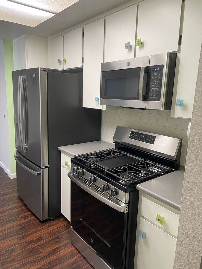 Charming two bedroom condo in downtown Mor... - Charming two bedroom condo in downtown Mor... Unit B