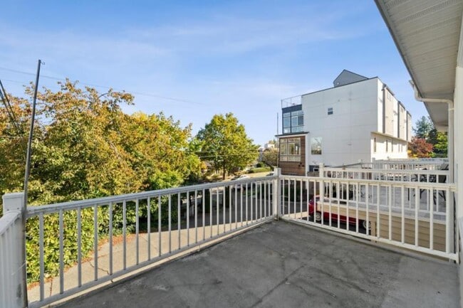 Photo - 3 bedroom in Seattle WA 98103