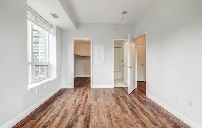 Photo - 77 Keewatin Ave