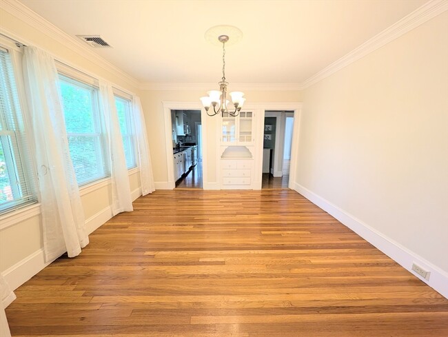 Photo - 184 Parmenter Rd