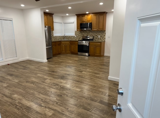 Building Photo - 317 W 76th St