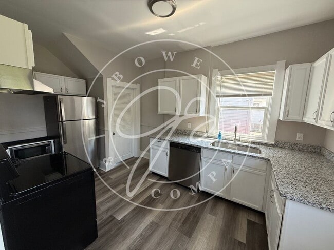 Photo - "Charming 3-Bedroom Gem with Granite countertops in West Toledo.