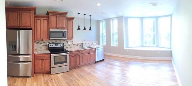 Building Photo - 41 E Northampton St Unit 201