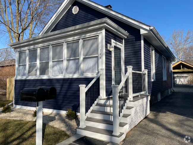Building Photo - 744 E Main St Rental