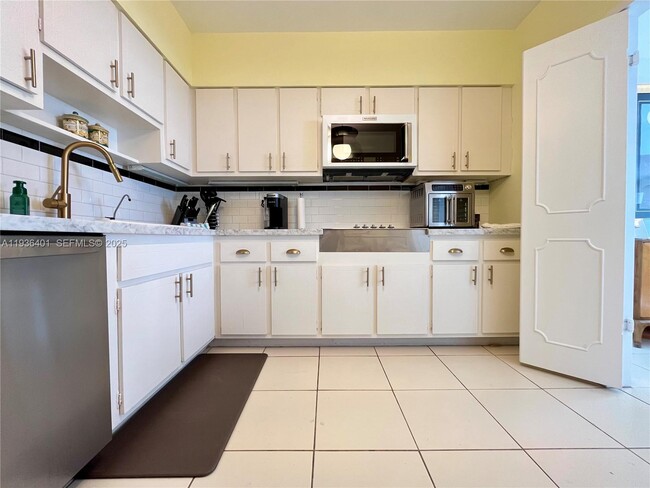 Photo - 9341 E Bay Harbor Dr Unit 6D