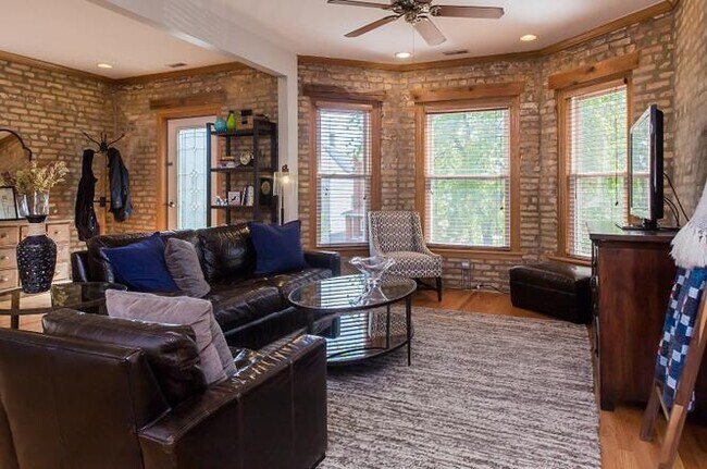 living room and juliet window - 3436 N Ridgeway Ave Unit 3436 N Ridgeway #2
