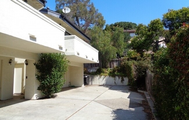 Building Photo - 450 Solar Way Unit 450 C