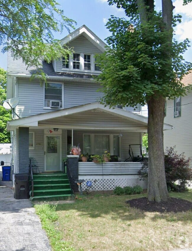 Building Photo - Section 8 Accepted! Spacious Newly Renovat... Rental