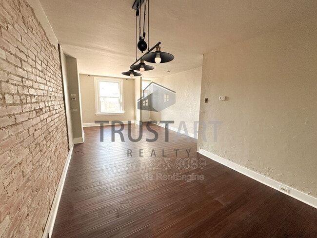 Photo - 3885 Manor St