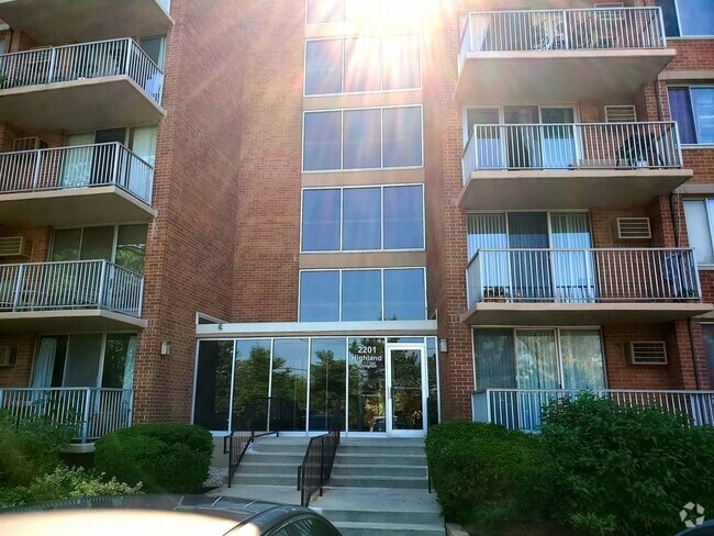 Building Photo - 2201 S Highland Ave Unit 1M Rental