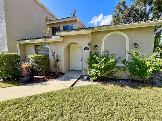 Building Photo - **LELY COUNTRY CLUB** 2 BED + LOFT / 2 BAT...