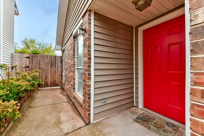 917 Rambling Oaks Dr
