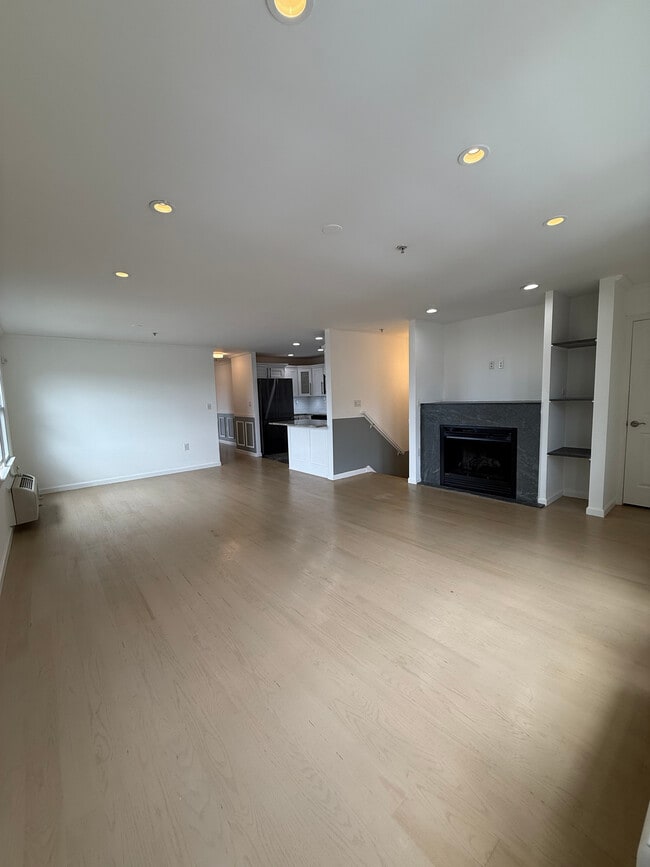Building Photo - 614 Fairview Ave Unit E Rental