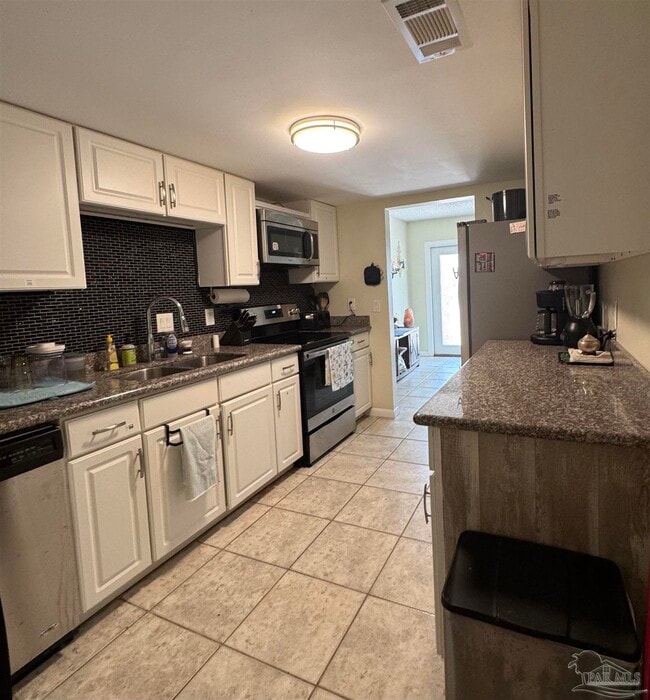 2701 E De Soto St