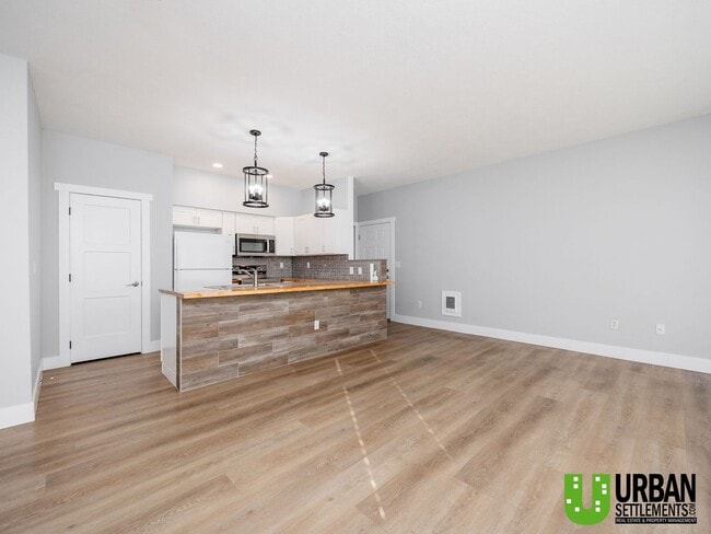 Photo - Bright 2 Bedroom Condo in Beautiful Libert...