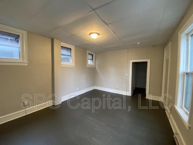 Photo - 120 Lincoln Way W